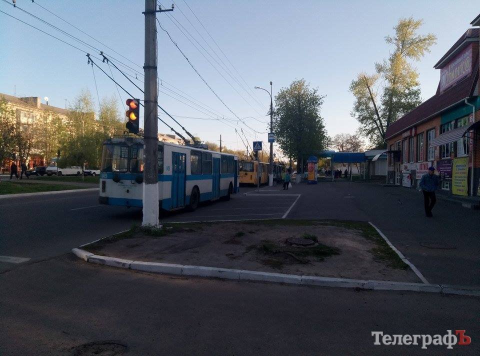 На проспекті Свободи ДТП: рух транспорту ускладнений На проспекті Свободи ДТП: рух транспорту ускладнений