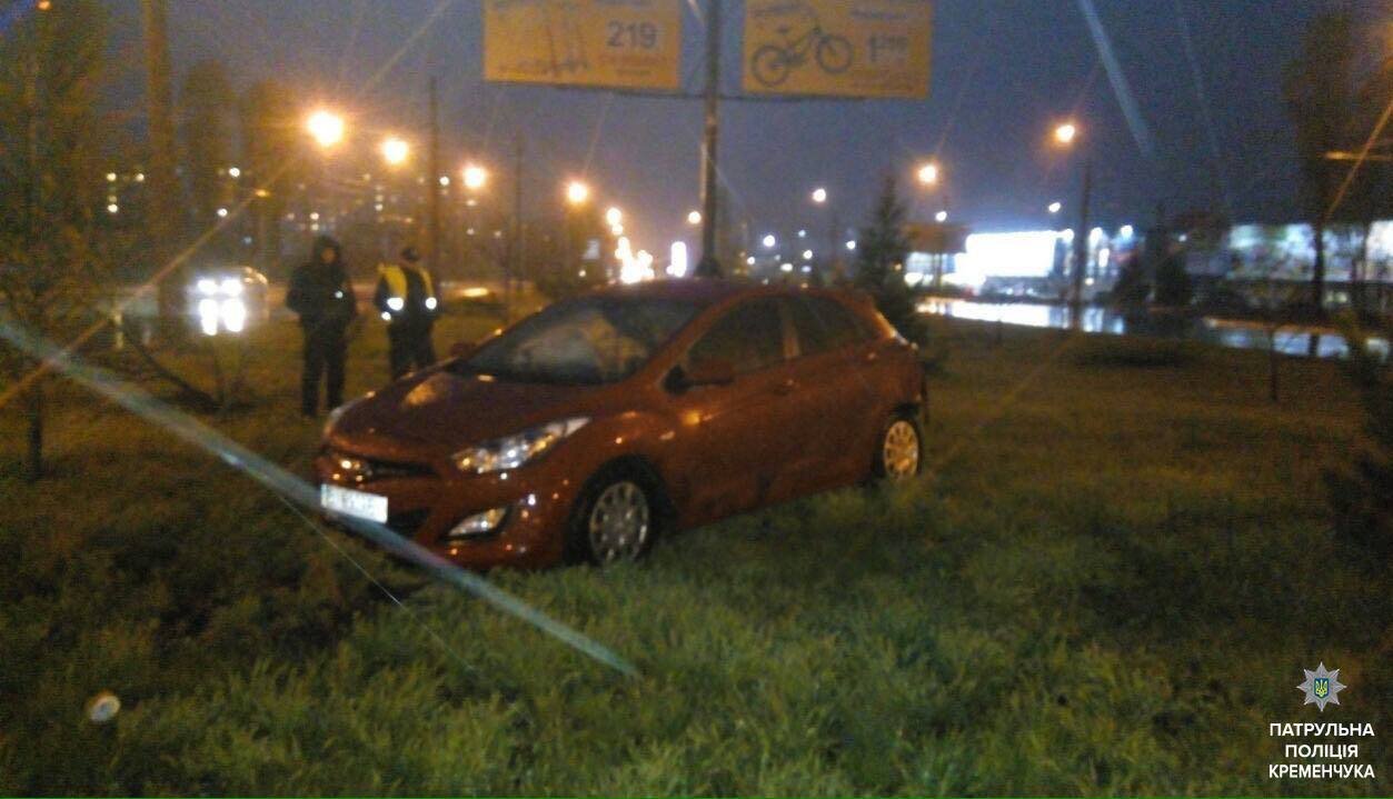 В Кременчуге водитель «под наркотиками» не заметила ни дерево, ни столб В Кременчуге водитель «под наркотиками» не заметила ни дерево, ни столб