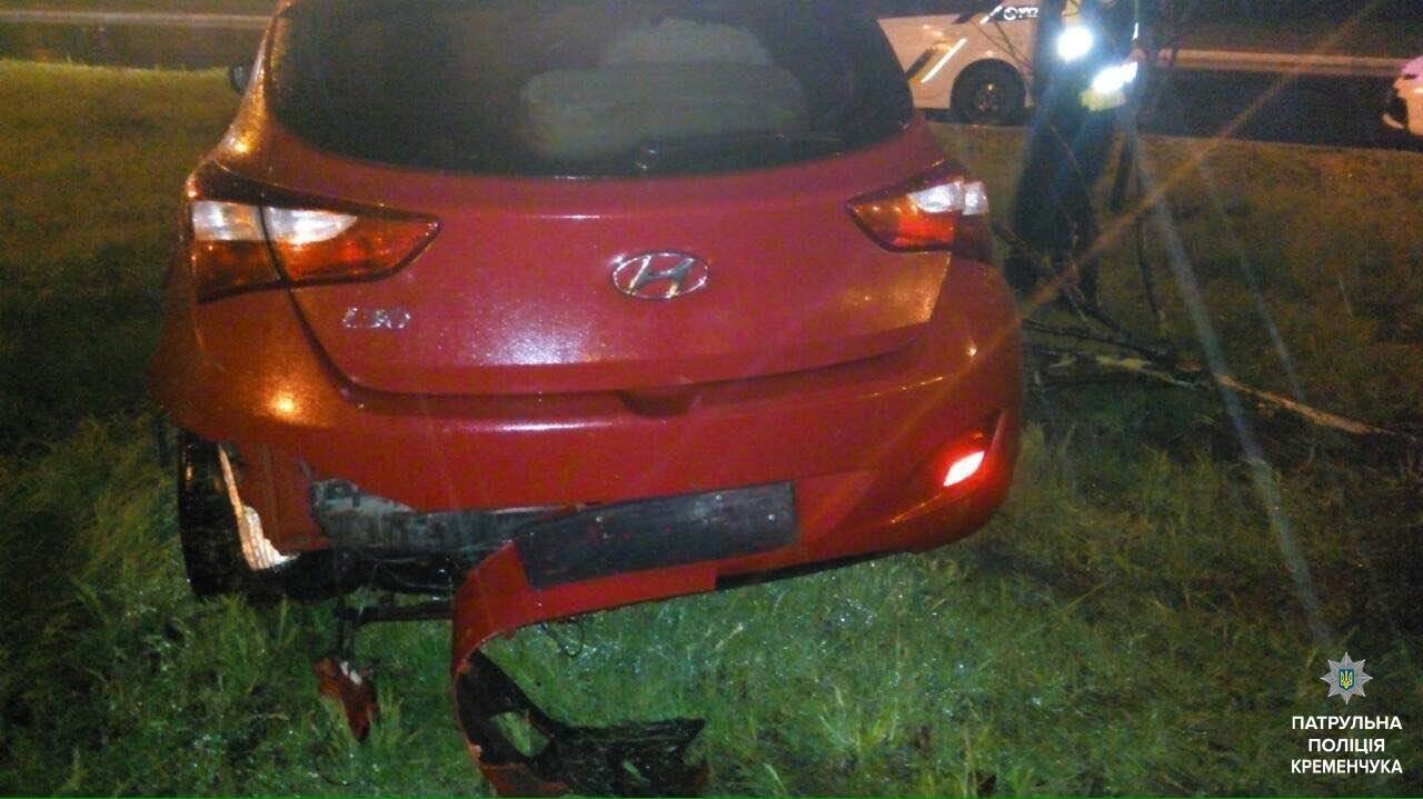 В Кременчуге водитель «под наркотиками» не заметила ни дерево, ни столб В Кременчуге водитель «под наркотиками» не заметила ни дерево, ни столб