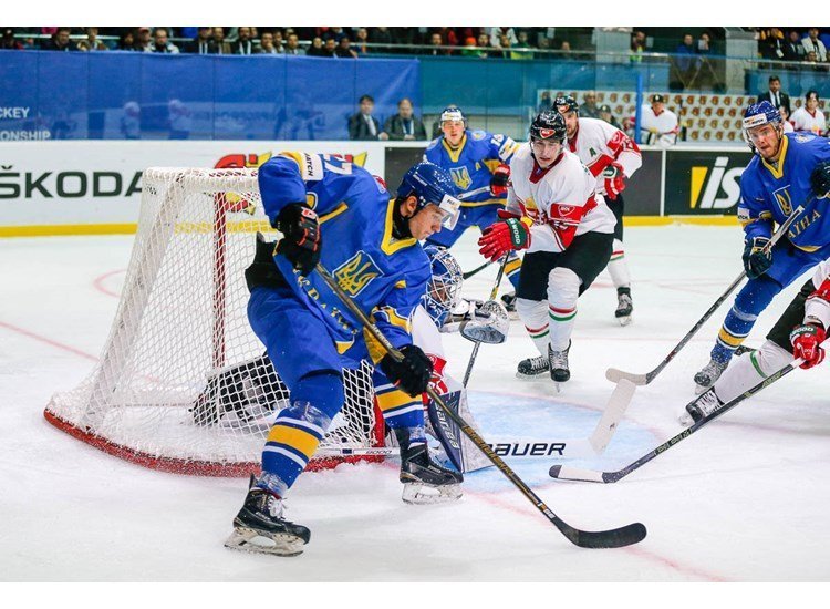 Першим на чемпіонаті світу забиває гравець ХК «Кременчук», але команда поступається Першим на чемпіонаті світу забиває гравець ХК «Кременчук», але команда поступається