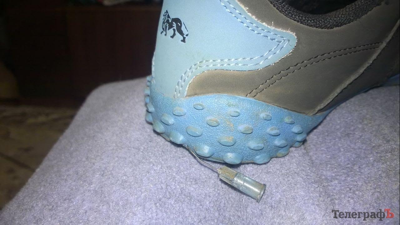 «На игле»: в Кременчуге школьник принёс домой ржавую иглу от шприца в кроссовке «На игле»: в Кременчуге школьник принёс домой ржавую иглу от шприца в кроссовке