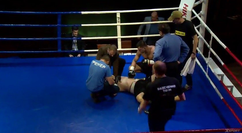 Кременчуцький боксер Сергій Радченко нокаутував суперника на останніх секундах бою Кременчуцький боксер Сергій Радченко нокаутував суперника на останніх секундах бою