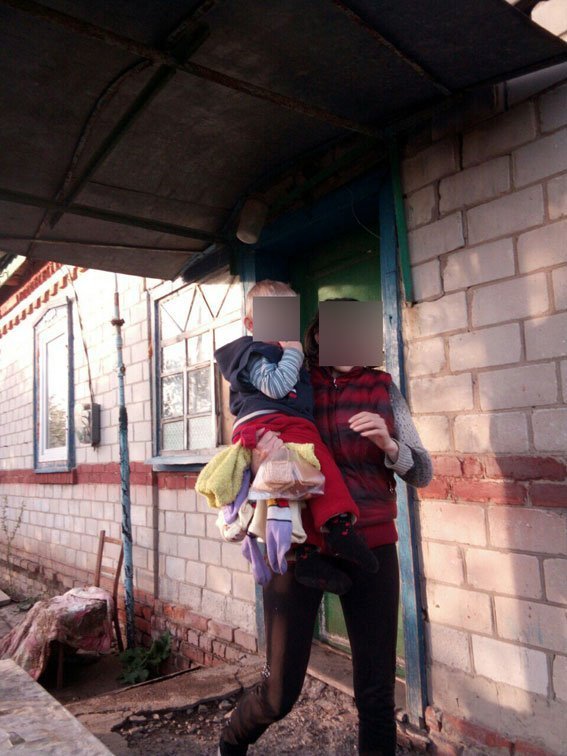 На Полтавщине женщина с 2-летним ребенком жили в палатке среди поля На Полтавщине женщина с 2-летним ребенком жили в палатке среди поля