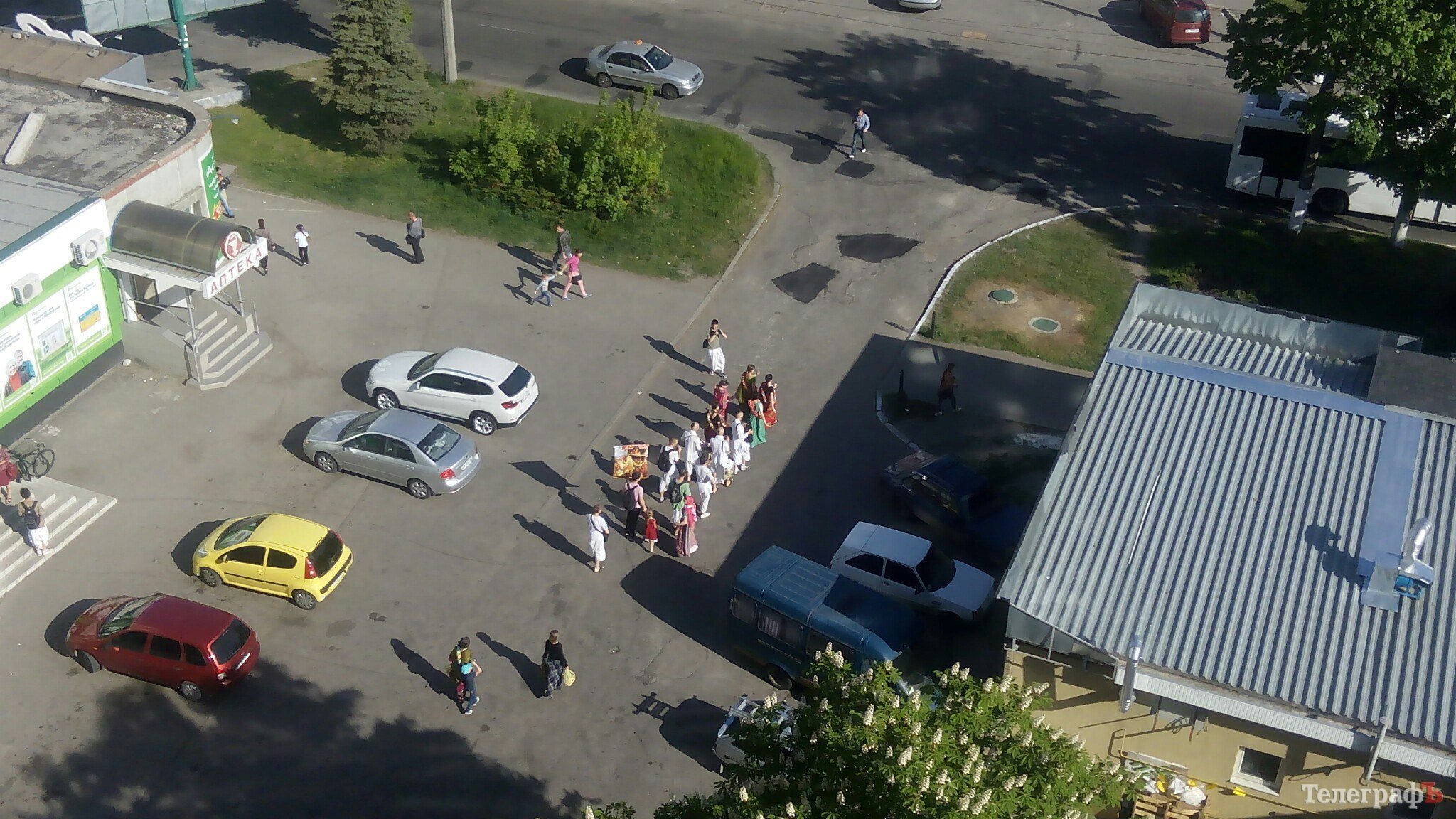 Фотофакт: кришнаиты вернулись на улицы Кременчуга Фотофакт: кришнаиты вернулись на улицы Кременчуга