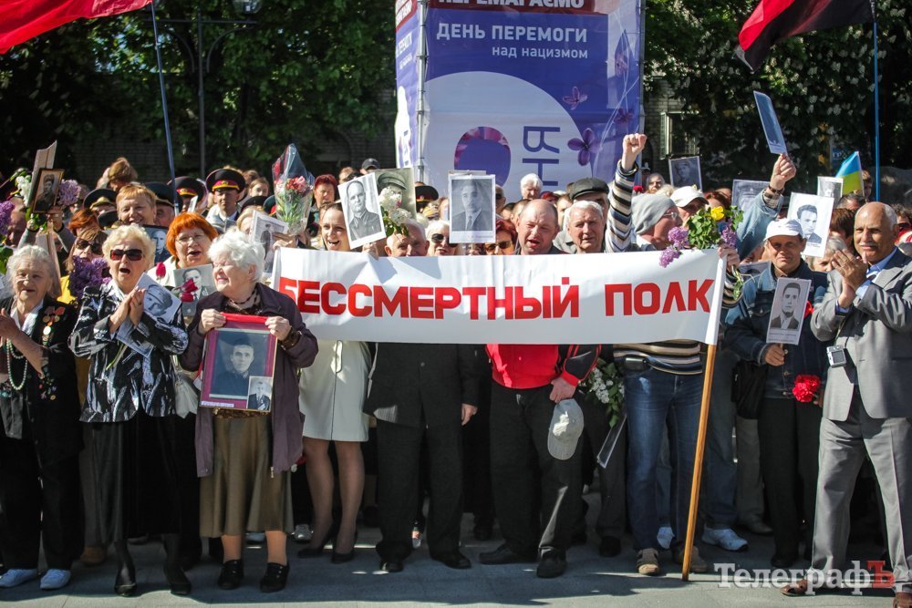 Зі сльозами на очах: у Кременчуці привітали ветеранів Другої світової та бійців АТО Зі сльозами на очах: у Кременчуці привітали ветеранів Другої світової та бійців АТО