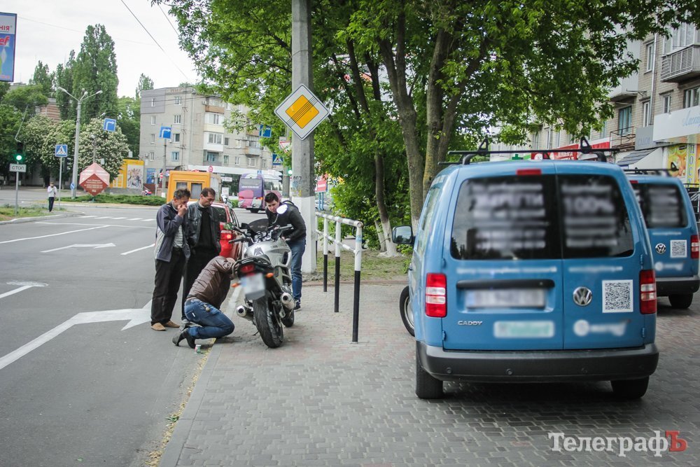 В Кременчуге на улице Киевской сбили мотоциклиста В Кременчуге на улице Киевской сбили мотоциклиста