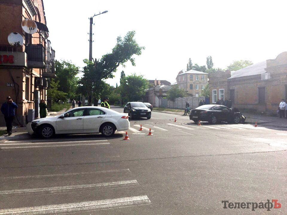 ДТП на мистическом перекрестке в Кременчуге: Honda не уступила дорогу Mazd'e (ожидайте видео) ДТП на мистическом перекрестке в Кременчуге: Honda не уступила дорогу Mazd'e (ожидайте видео)