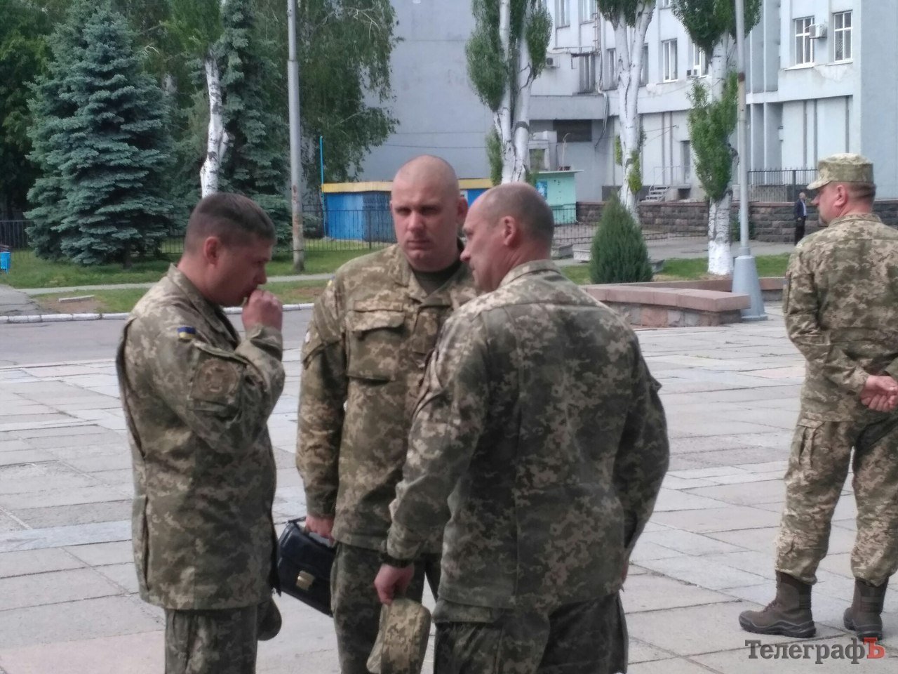 Під гул сирен віддали честь померлому 24-річному сержанту Руслану Кирнісу Під гул сирен віддали честь померлому 24-річному сержанту Руслану Кирнісу