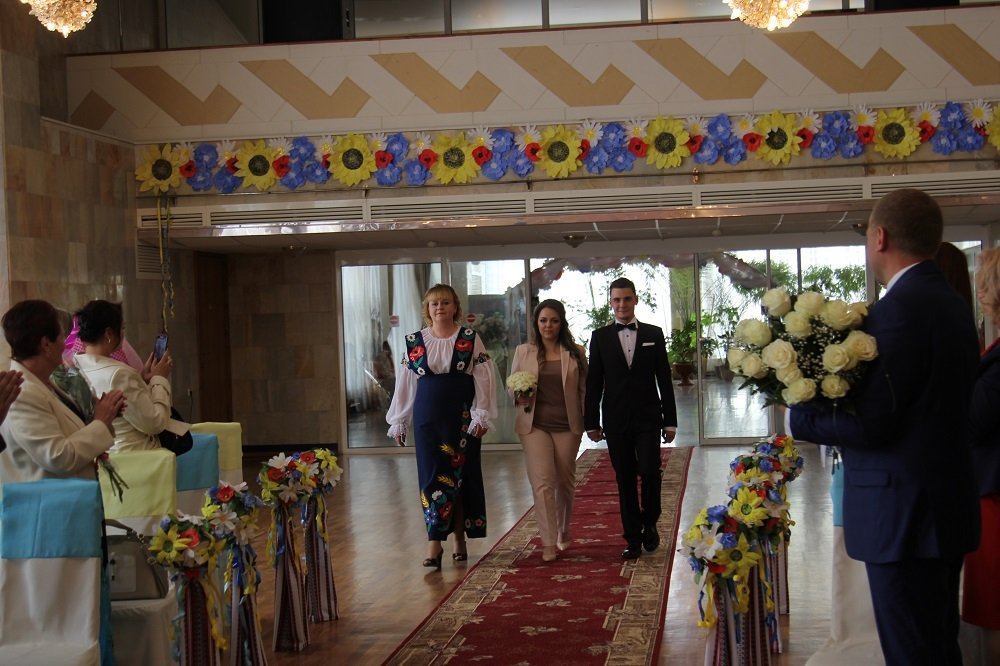 Как в Лас-Вегасе: в Кременчуге впервые сыграли экспресс-свадьбу Как в Лас-Вегасе: в Кременчуге впервые сыграли экспресс-свадьбу