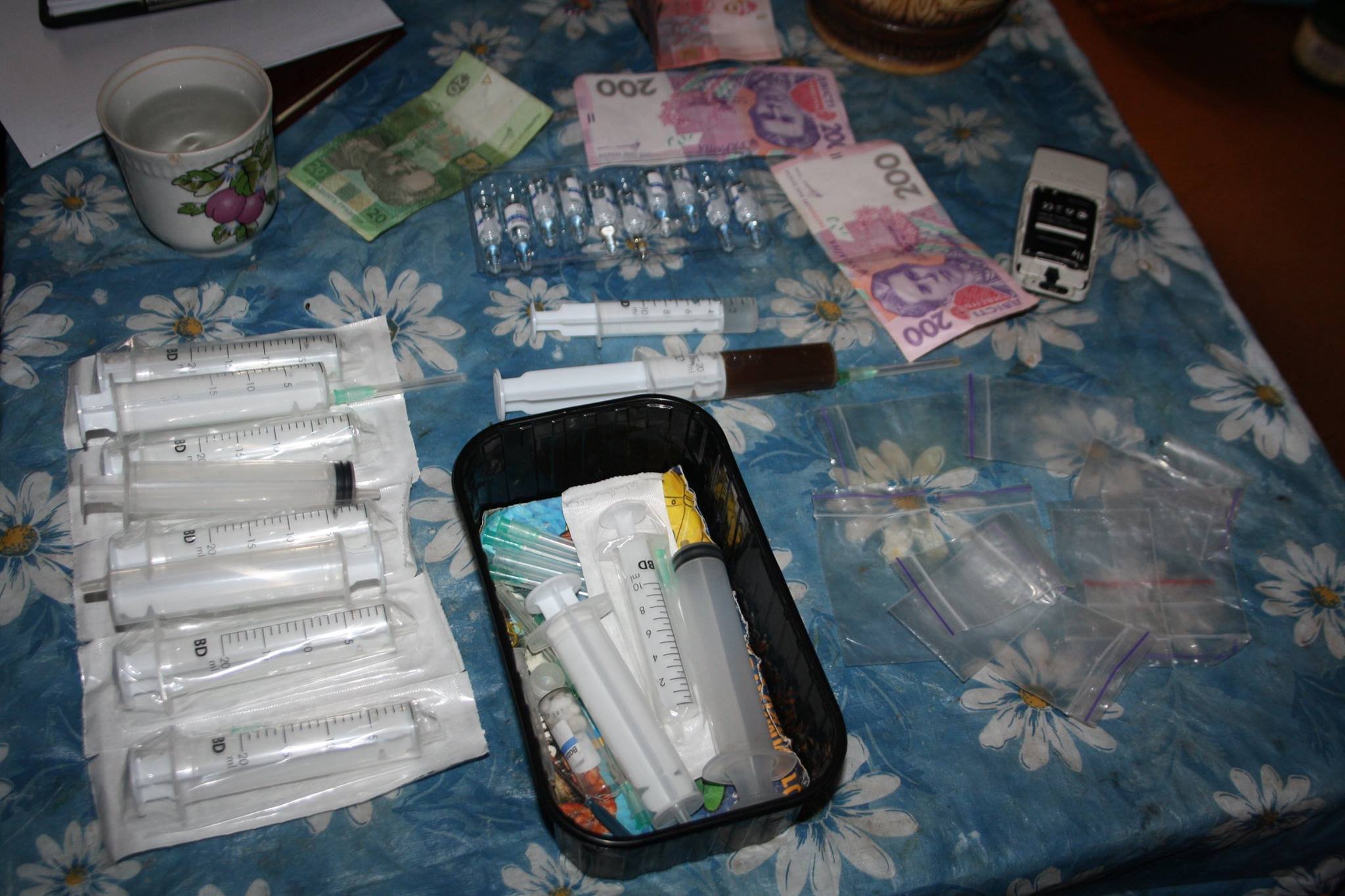 Кременчужанку, торговавшую в Крюкове «ширкой» и метадоном, задержали Кременчужанку, торговавшую в Крюкове «ширкой» и метадоном, задержали