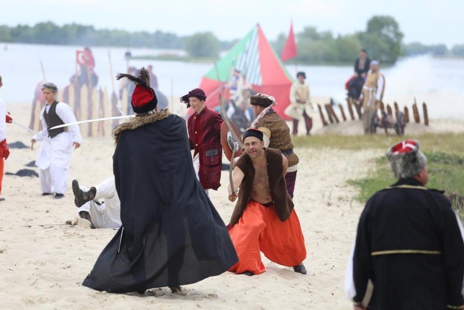 «Hej, hej, hej sokoly»: у Кременчуці 80-тисячне польсько-козацьке військо розбило 200-тисячну турецьку армію «Hej, hej, hej sokoly»: у Кременчуці 80-тисячне польсько-козацьке військо розбило 200-тисячну турецьку армію