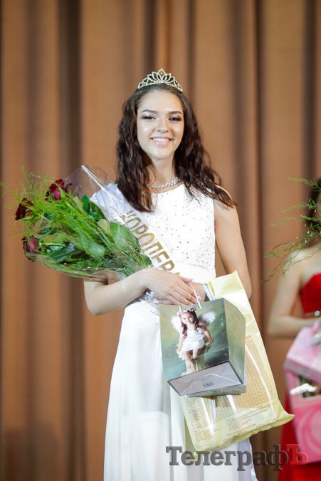 Красота спасёт мир: в Кременчуге выбрали «Королеву КрНУ - 2017» Красота спасёт мир: в Кременчуге выбрали «Королеву КрНУ - 2017»