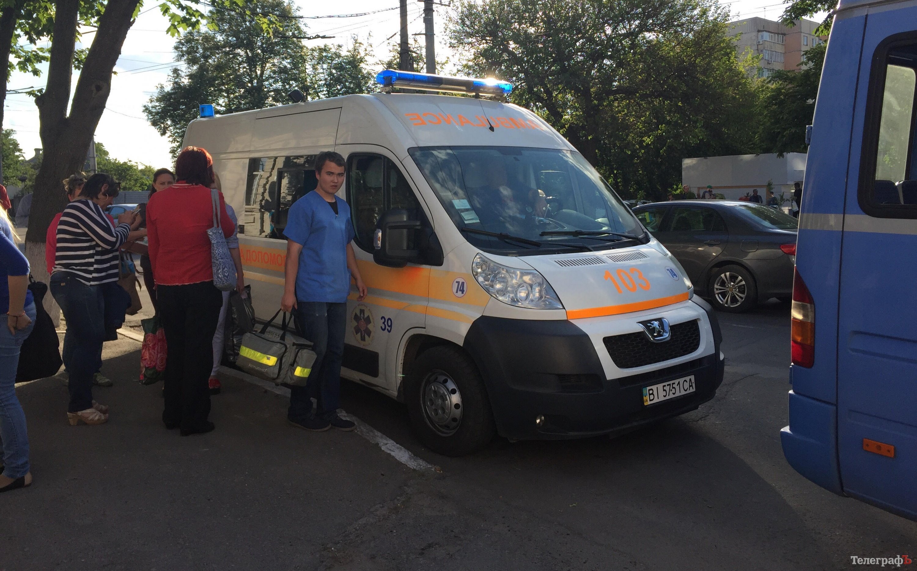 В Кременчуге маршрутка въехала в столб: водитель давал сдачу В Кременчуге маршрутка въехала в столб: водитель давал сдачу