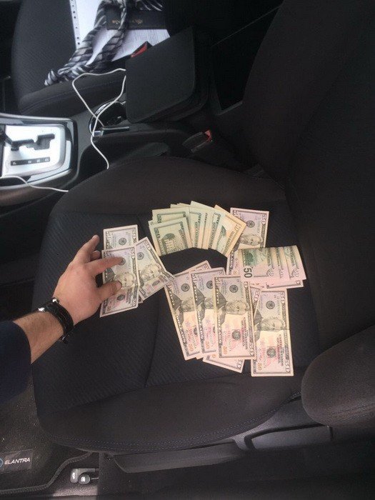 Руководитель таможенного поста на Полтавщине попался на взятках за содействие в «растаможке» авто Руководитель таможенного поста на Полтавщине попался на взятках за содействие в «растаможке» авто