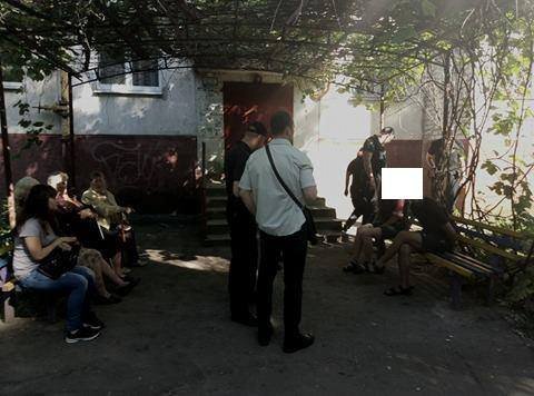 В Кременчуге поймали грабителя, пока он разглядывал украденный телефон В Кременчуге поймали грабителя, пока он разглядывал украденный телефон