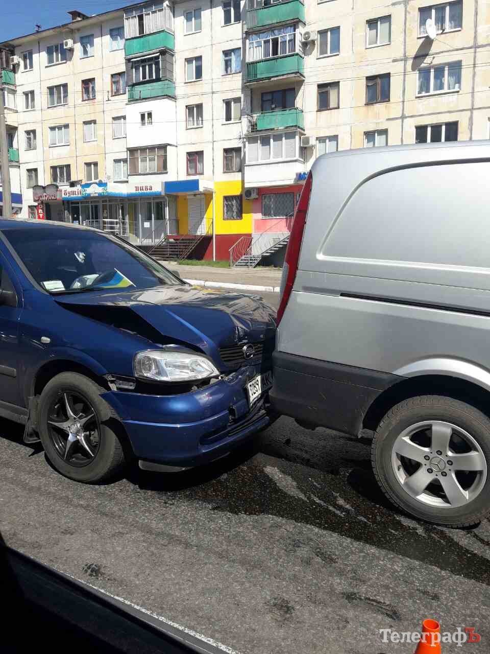 В Кременчуге лекговушка «догнала» бус: есть пострадавшие В Кременчуге лекговушка «догнала» бус: есть пострадавшие