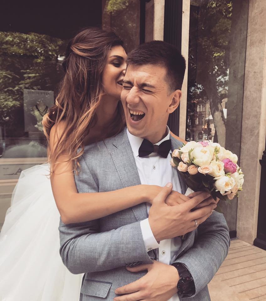 Баскетболіст «Кременя», який освідчився під час матчу, одружився на березі моря Баскетболіст «Кременя», який освідчився під час матчу, одружився на березі моря