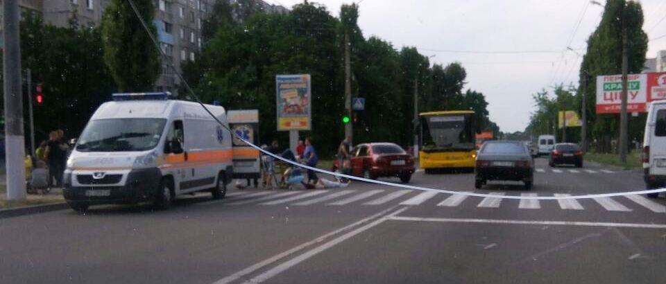 В Кременчуге Lanos сбил пенсионеров на мопеде В Кременчуге Lanos сбил пенсионеров на мопеде