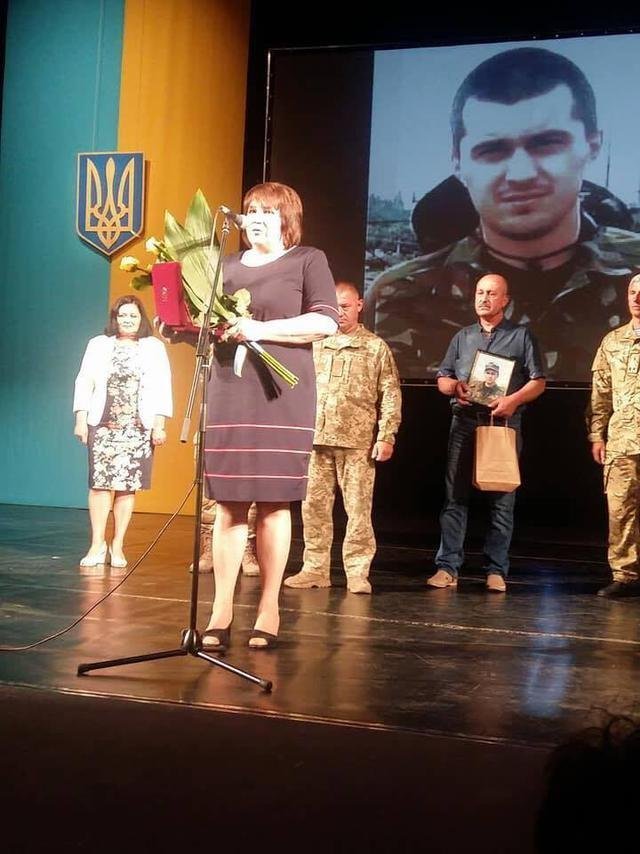 «Коли виросту, стану солдатом, як мама»: орден за загиблу маму вручили п'ятирічному Тимофію «Коли виросту, стану солдатом, як мама»: орден за загиблу маму вручили п'ятирічному Тимофію