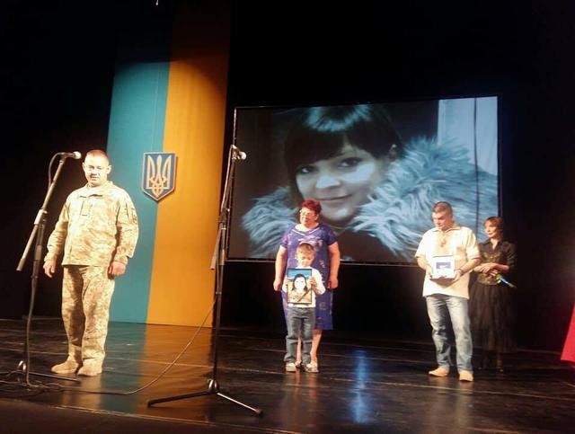 «Коли виросту, стану солдатом, як мама»: орден за загиблу маму вручили п'ятирічному Тимофію «Коли виросту, стану солдатом, як мама»: орден за загиблу маму вручили п'ятирічному Тимофію