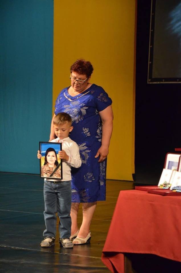 «Коли виросту, стану солдатом, як мама»: орден за загиблу маму вручили п'ятирічному Тимофію «Коли виросту, стану солдатом, як мама»: орден за загиблу маму вручили п'ятирічному Тимофію