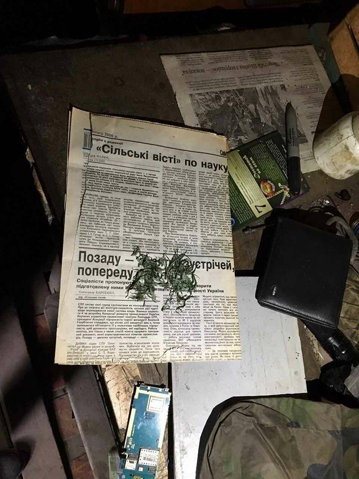 Под Кременчугом у мужчины изъяли наркотики и самодельную взрывчатку Под Кременчугом у мужчины изъяли наркотики и самодельную взрывчатку