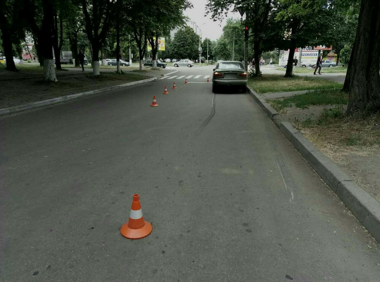 В Кременчуге на Молодежном автомобиль сбил мужчину В Кременчуге на Молодежном автомобиль сбил мужчину