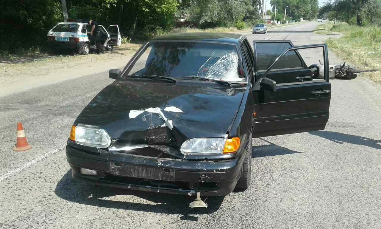 Под Кременчугом ВАЗ сбил скутер: пострадавшие в больнице Под Кременчугом ВАЗ сбил скутер: пострадавшие в больнице