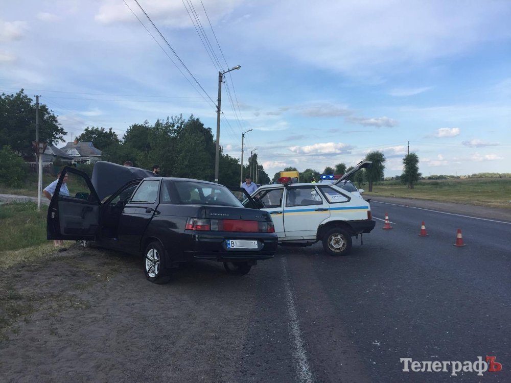 В Кременчуге столкнулись полицейская машина и ВАЗ: четверо пострадавших В Кременчуге столкнулись полицейская машина и ВАЗ: четверо пострадавших