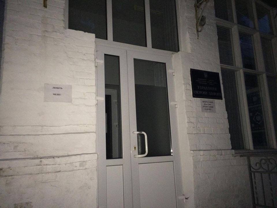 Здания в Кременчуге не хотят быть пистолетами, динозаврами и просят любви Здания в Кременчуге не хотят быть пистолетами, динозаврами и просят любви