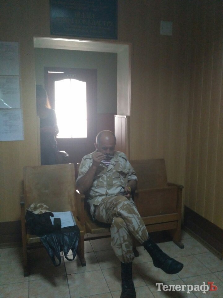 У Кременчуці АТОвець на півгодини заблокував роботу відділу Держгеокадастру У Кременчуці АТОвець на півгодини заблокував роботу відділу Держгеокадастру