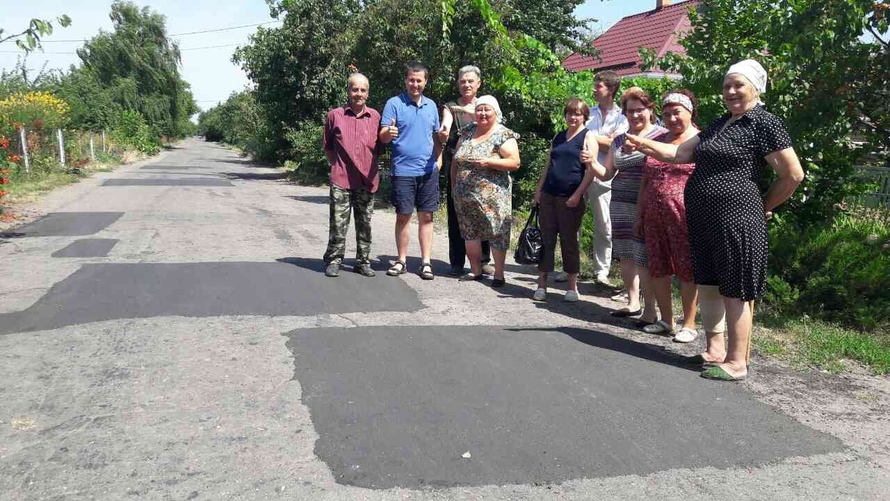 Кременчужане благодарны мэру за отремонтированную дорогу Кременчужане благодарны мэру за отремонтированную дорогу