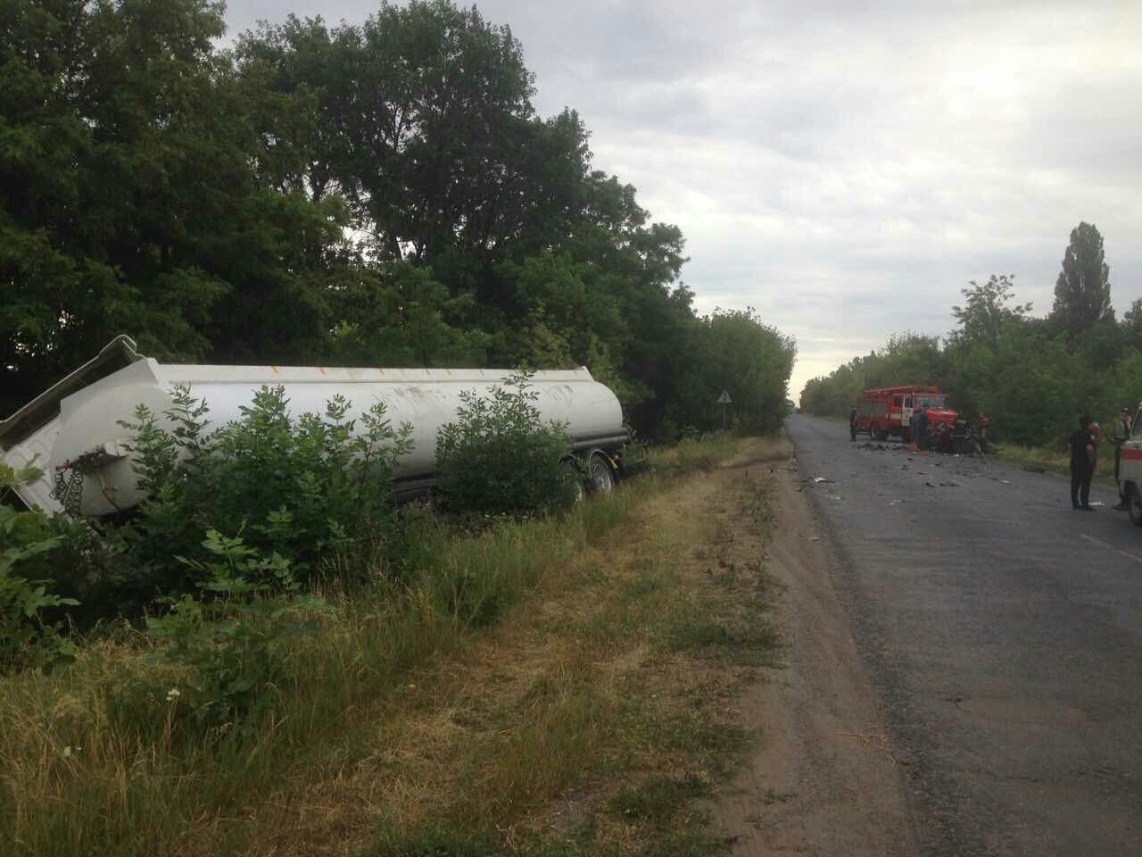 Под Кременчугом ВАЗ «в лобовую» столкнулся с фурой: погиб военнослужащий Под Кременчугом ВАЗ «в лобовую» столкнулся с фурой: погиб военнослужащий