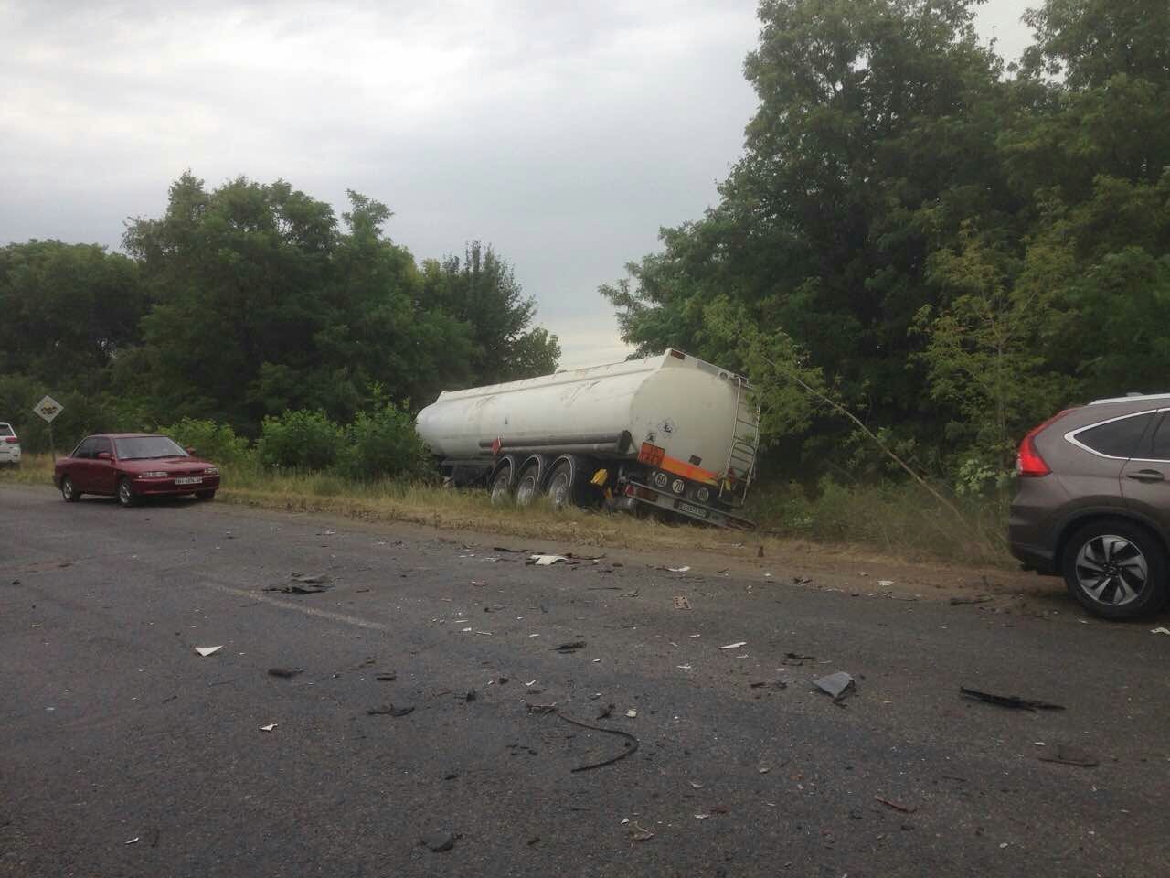 Под Кременчугом ВАЗ «в лобовую» столкнулся с фурой: погиб военнослужащий Под Кременчугом ВАЗ «в лобовую» столкнулся с фурой: погиб военнослужащий
