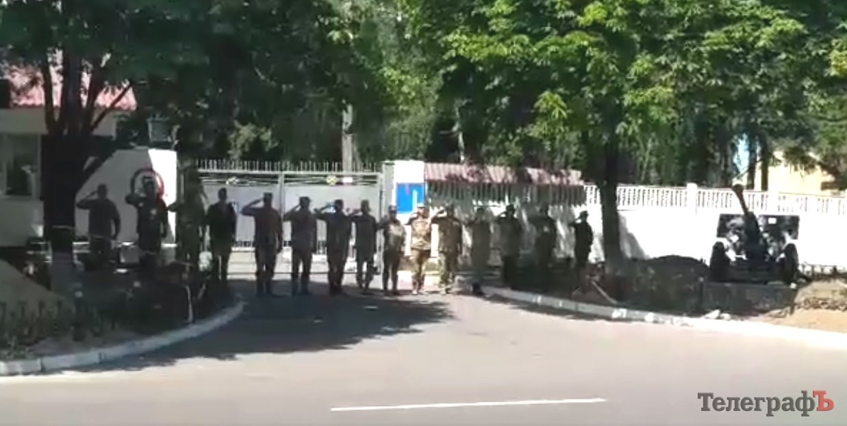 «Синочку, куди ж я без тебе»: у Кременчуці попрощалися з бійцем 107 полку «Синочку, куди ж я без тебе»: у Кременчуці попрощалися з бійцем 107 полку