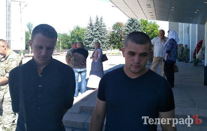 «Синочку, куди ж я без тебе»: у Кременчуці попрощалися з бійцем 107 полку «Синочку, куди ж я без тебе»: у Кременчуці попрощалися з бійцем 107 полку