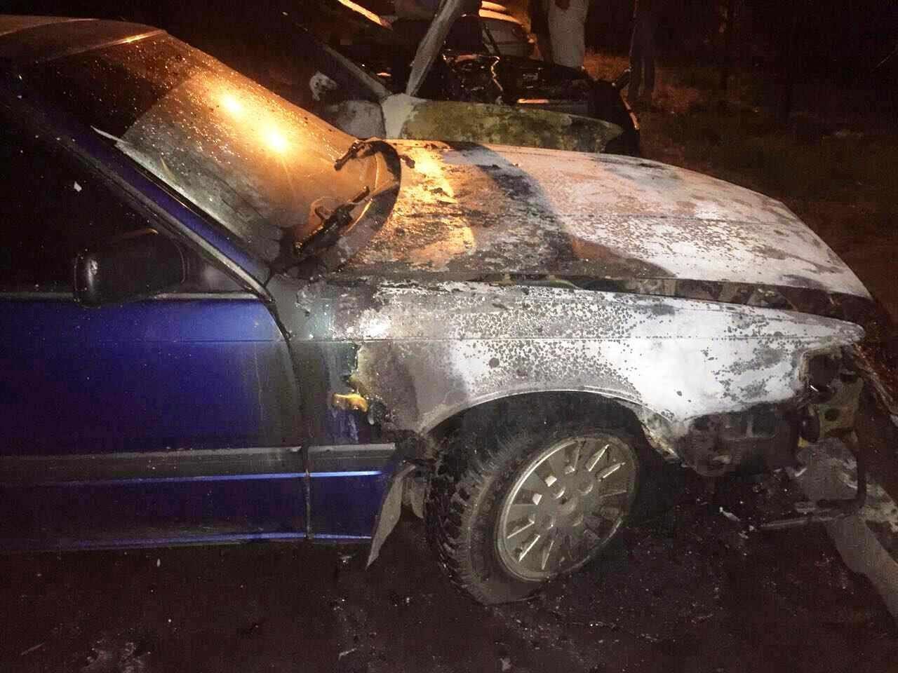 Ночью в центре Кременчуга горели две машины Ночью в центре Кременчуга горели две машины