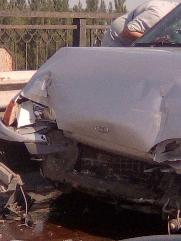 В Кременчуге на мосту пробка: ВАЗ «догнал» бус В Кременчуге на мосту пробка: ВАЗ «догнал» бус