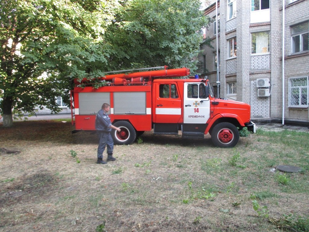 В Кременчуге горела крыша Третьей горбольницы В Кременчуге горела крыша Третьей горбольницы