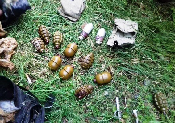 На Полтавщине в доме, где взорвалась граната, полиция нашла целый арсенал оружия На Полтавщине в доме, где взорвалась граната, полиция нашла целый арсенал оружия