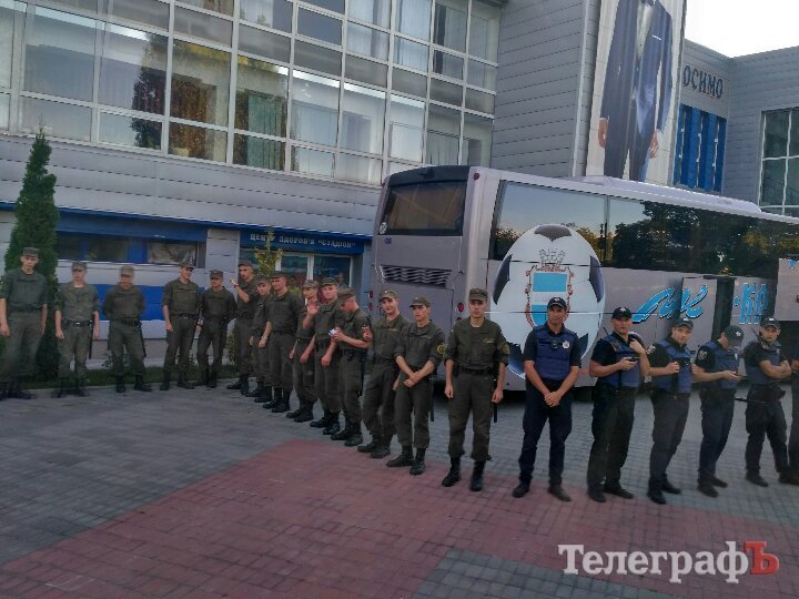 Як армія вболівальників «Кременя» поїхала до Черкас на перший бій Як армія вболівальників «Кременя» поїхала до Черкас на перший бій