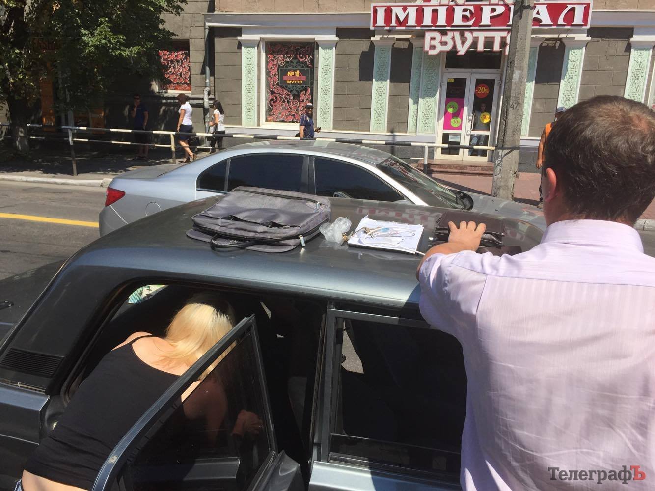 В центре Кременчуга «повязали» троих полицейских В центре Кременчуга «повязали» троих полицейских