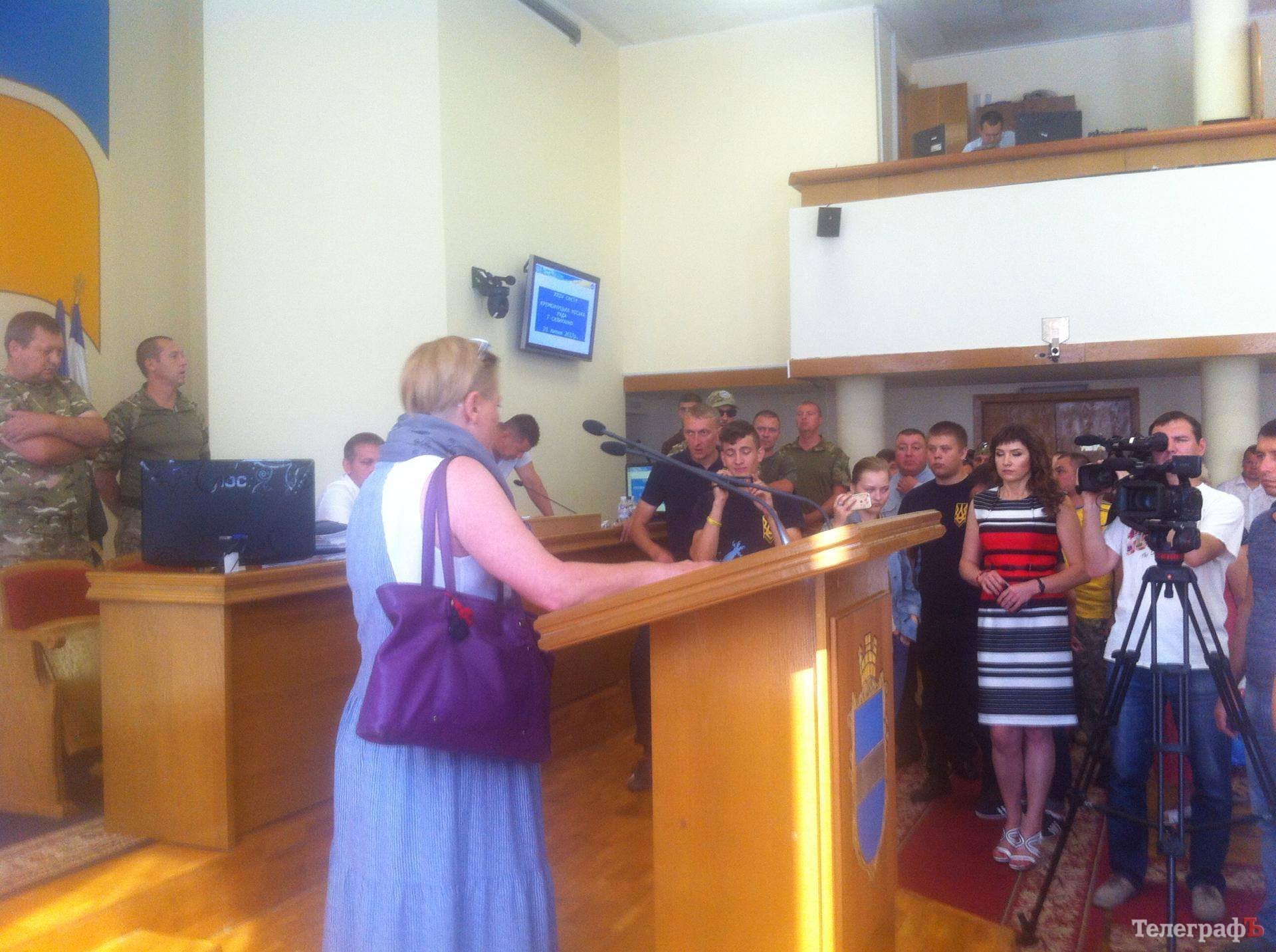 Сессия Кременчугского горсовета 20 июля: скандал с врачом из «ЛНР», туалеты и видеокамеры в парках Сессия Кременчугского горсовета 20 июля: скандал с врачом из «ЛНР», туалеты и видеокамеры в парках