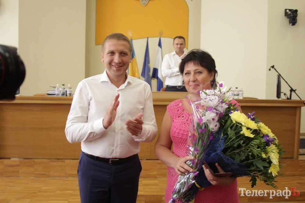 Супермамы: двум кременчужанкам вручили почётные звания «Мать-героиня» Супермамы: двум кременчужанкам вручили почётные звания «Мать-героиня»