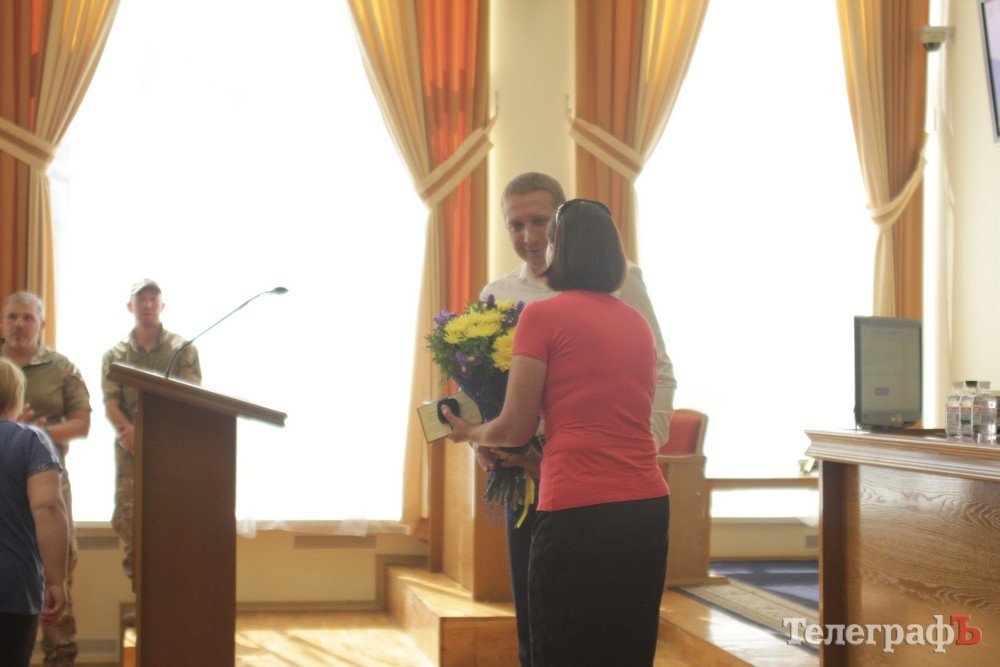 Супермамы: двум кременчужанкам вручили почётные звания «Мать-героиня» Супермамы: двум кременчужанкам вручили почётные звания «Мать-героиня»