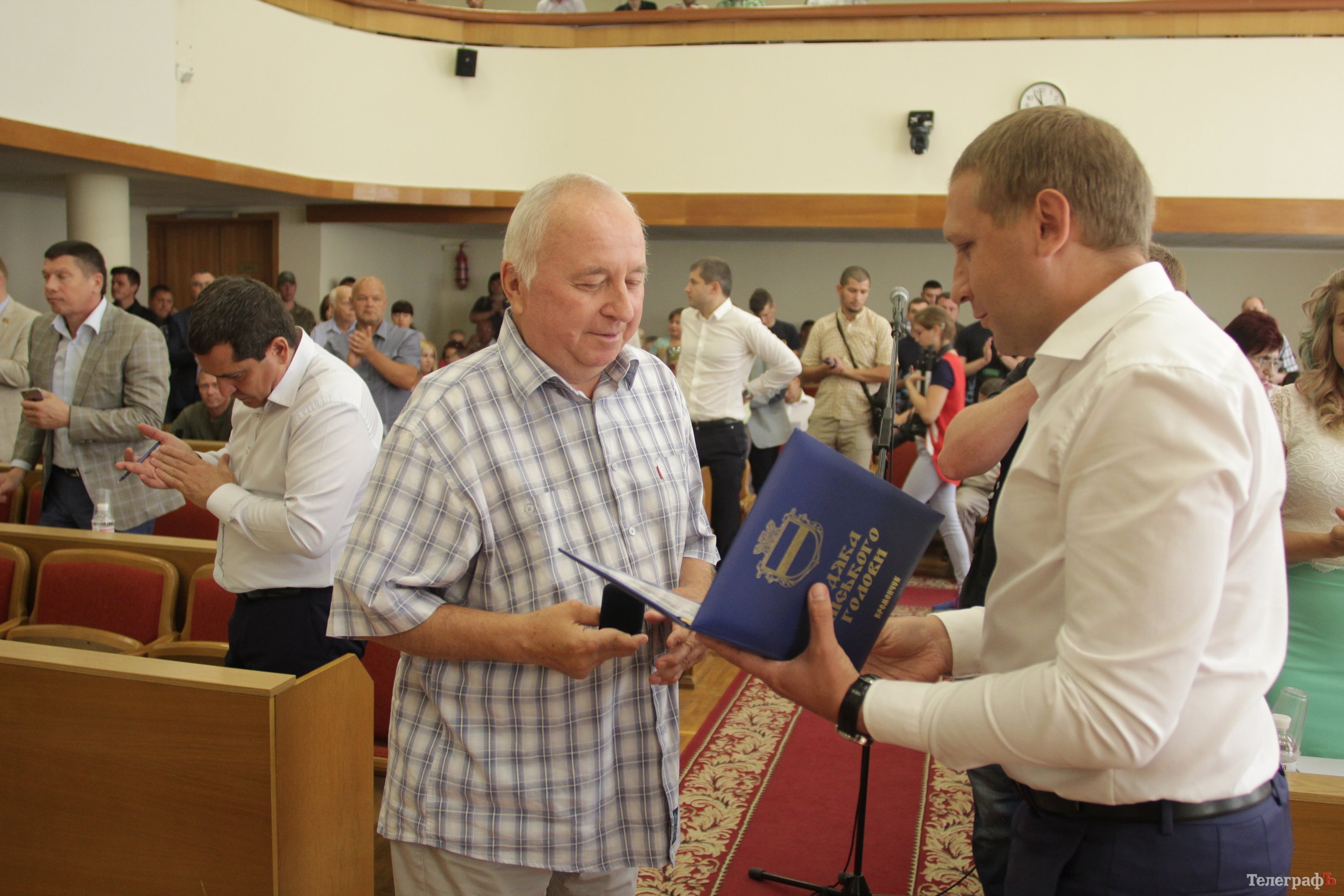 Кременчуцьких тренерів нагородили за спортсменів-чемпіонів Вихриста та Ляхову Кременчуцьких тренерів нагородили за спортсменів-чемпіонів Вихриста та Ляхову