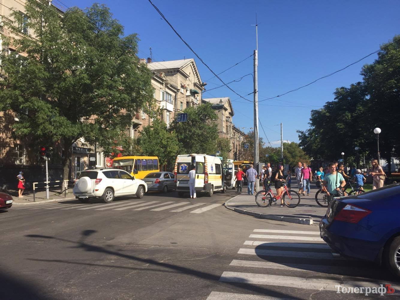 В центрі Кременчука водійка на пішохідному переході збила жінку В центрі Кременчука водійка на пішохідному переході збила жінку