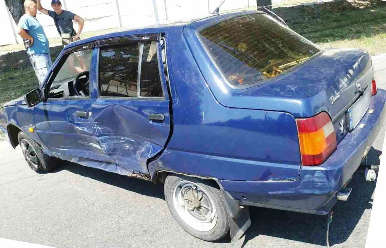 В Кременчуге на проспекте Свободы столкнулись Daewoo и «Таврия»: пострадала новорожденная девочка В Кременчуге на проспекте Свободы столкнулись Daewoo и «Таврия»: пострадала новорожденная девочка