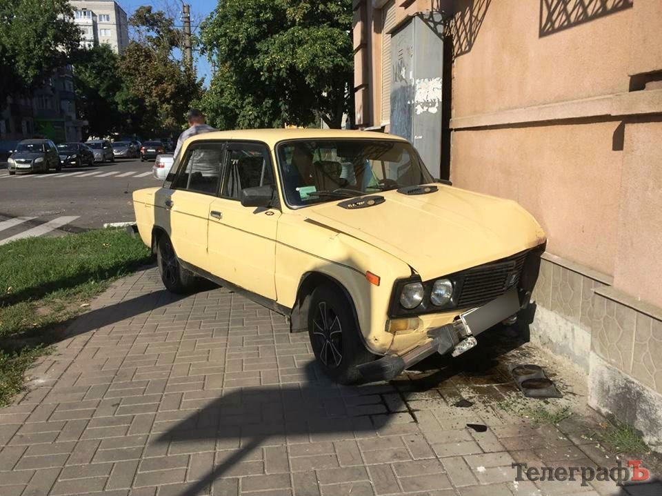 В Кременчуге на «мистическом перекрестке» столкнулись два ВАЗа В Кременчуге на «мистическом перекрестке» столкнулись два ВАЗа