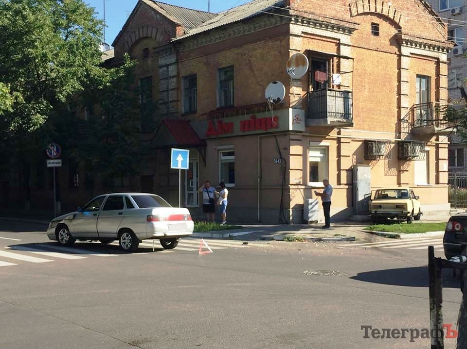 В Кременчуге на «мистическом перекрестке» столкнулись два ВАЗа В Кременчуге на «мистическом перекрестке» столкнулись два ВАЗа